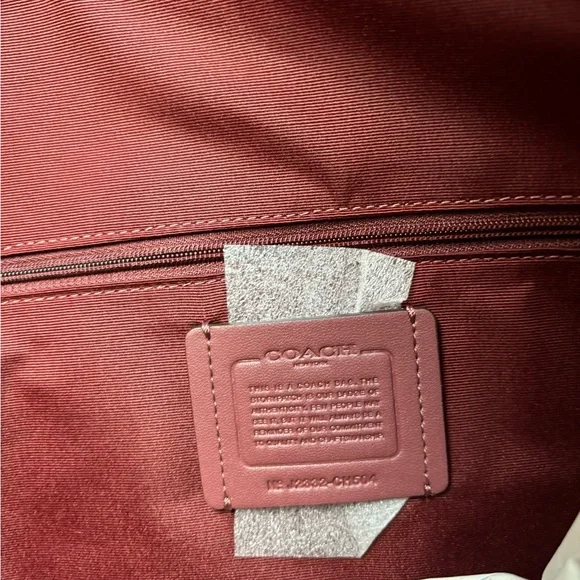 NWT💃Coach Gallery Tote in Signature Canvas & Leather Purse - Picture 8 of 9